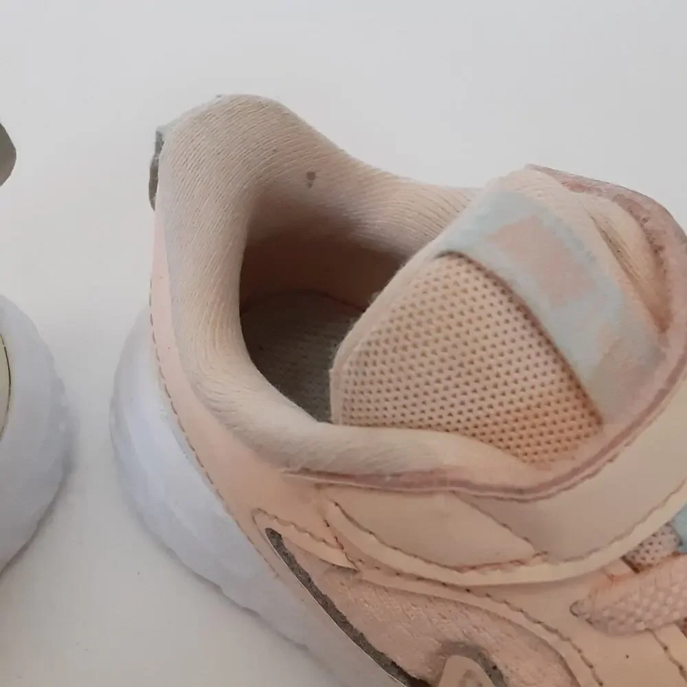 Nike Revolution 5 SE Sneakers Girls 8 Peach Pink Running Shoes Back to School